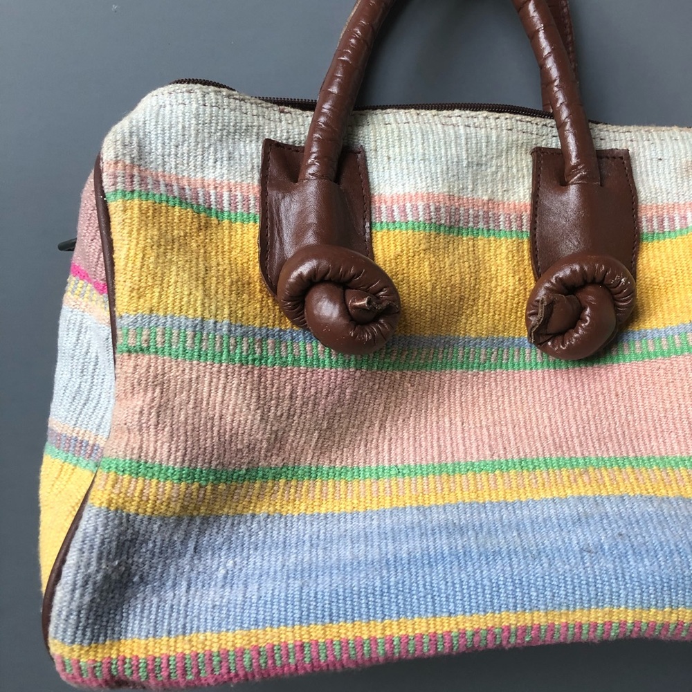 Adorable vintage duffle bag purse